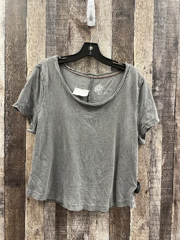 women's tops for those who want to stay warm and stylish during colder weatherTop Short Sleeve By Pilcro In Grey, Size: Xl