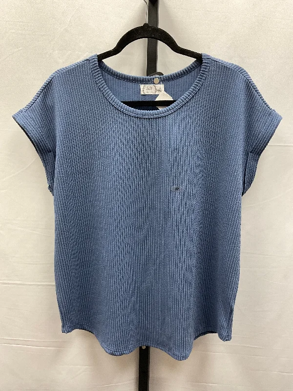 women's tops for those who want to stay cool and chic during warmer weatherTop Short Sleeve By Maurices In Blue, Size: M