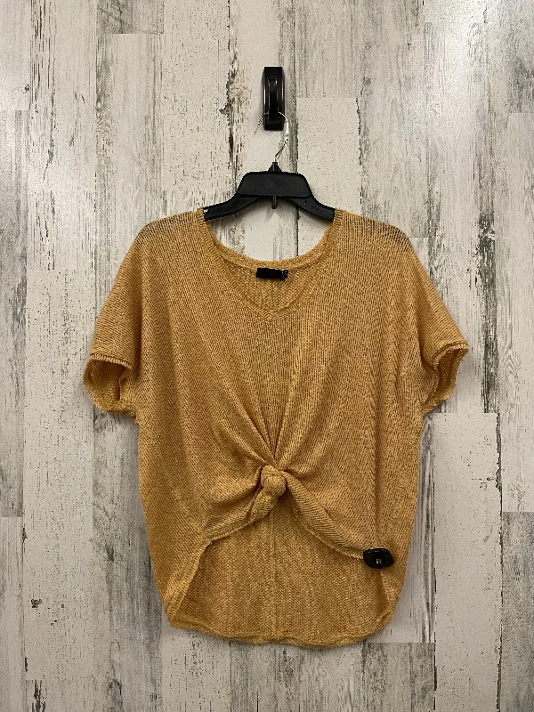 women's tops for those who want to make a fashion statementTop Short Sleeve By Urban Outfitters In Yellow, Size: Xs