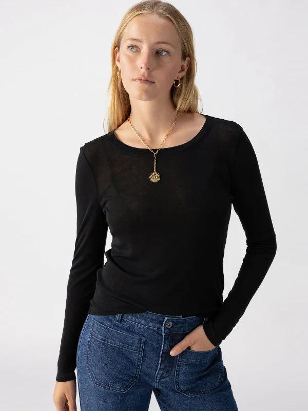 women's tops for those who want to create outfits that are both trendy and timelessFemme Crew Tee Black