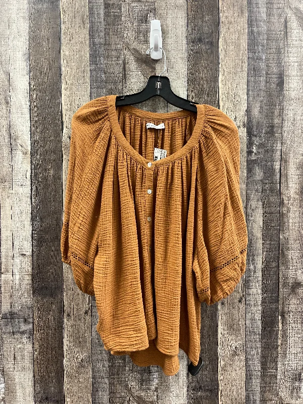 women's tops for those who want to wear versatile pieces that can be dressed up or downTop Short Sleeve By Red Haute In Brown, Size: Xl