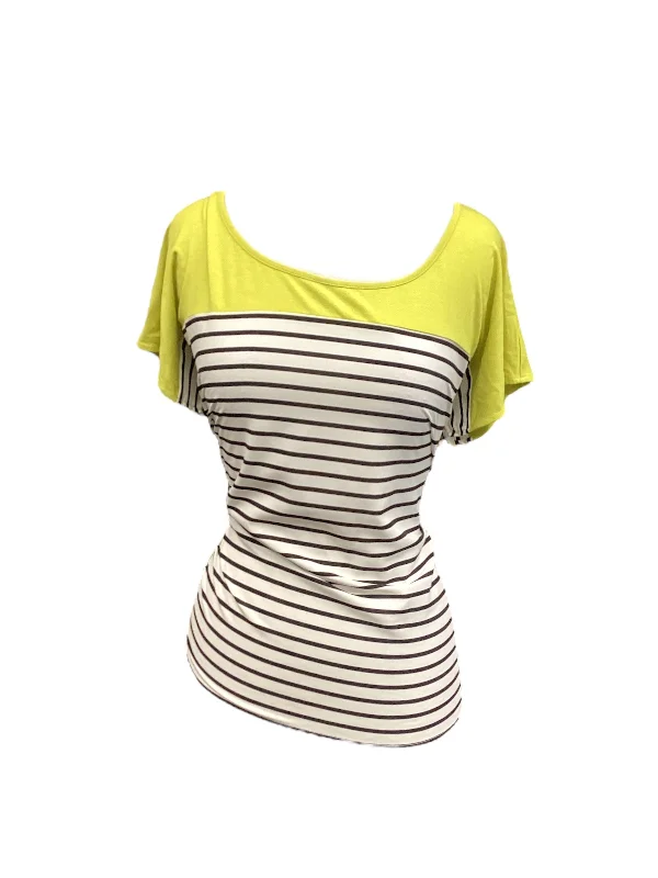 women's tops for those who want to wear versatile pieces that can be dressed up or downTop Short Sleeve By Peter Nygard In White & Yellow, Size: 12