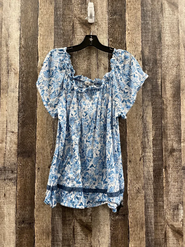 women's tops for those who want to stay on top of the latest fashion trends and wear pieces that are both stylish and on-trendTop Short Sleeve By Absolutely Famous In Blue, Size: 2x