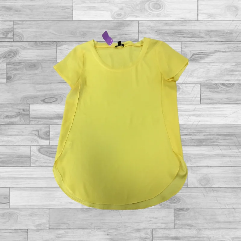 women's tops for cozy nights inTop Short Sleeve By Ann Taylor In Yellow, Size: Xs